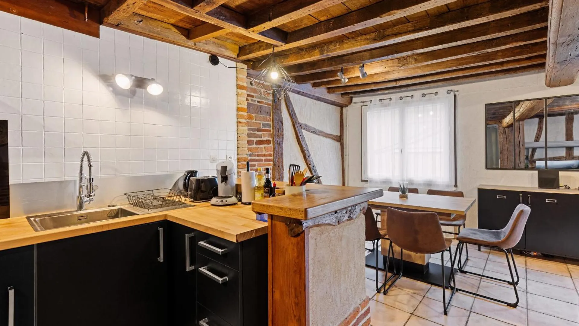 Les Chambres Tonics Montrevel-en-Bresse 0*,  France