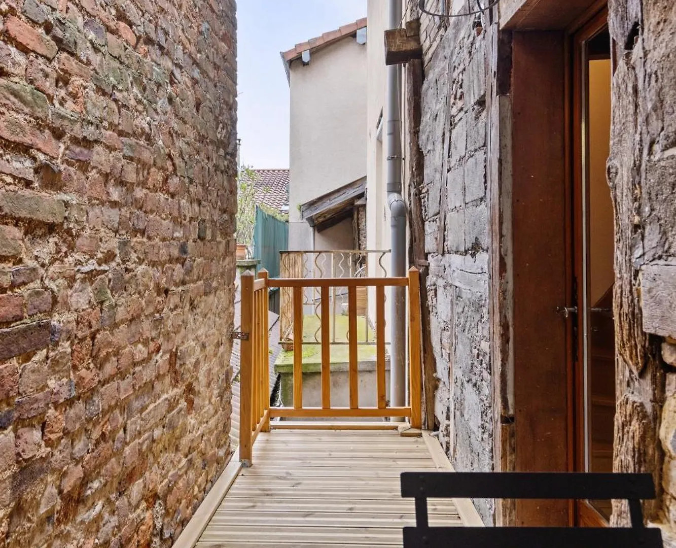 Les Chambres Tonics Montrevel-en-Bresse 0*,